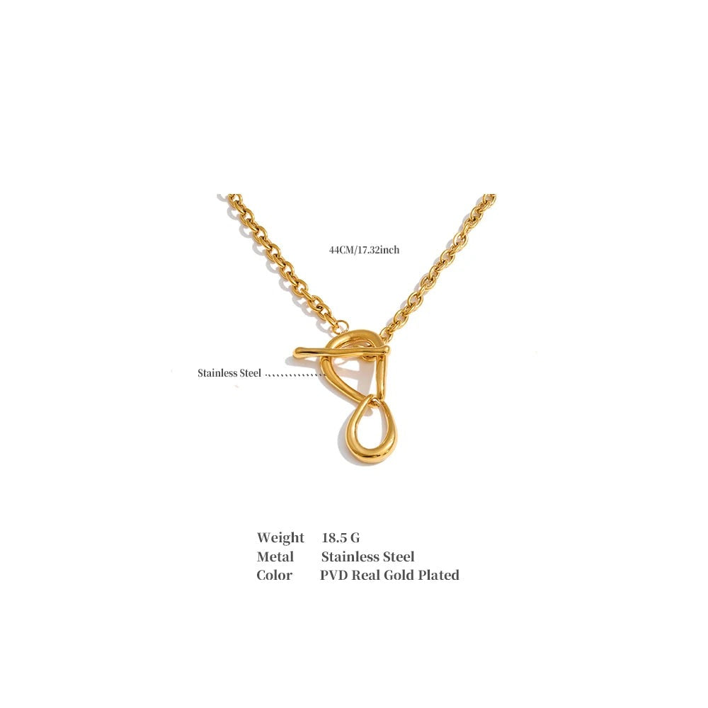 Geometric necklace in gold-plated stainless steel.