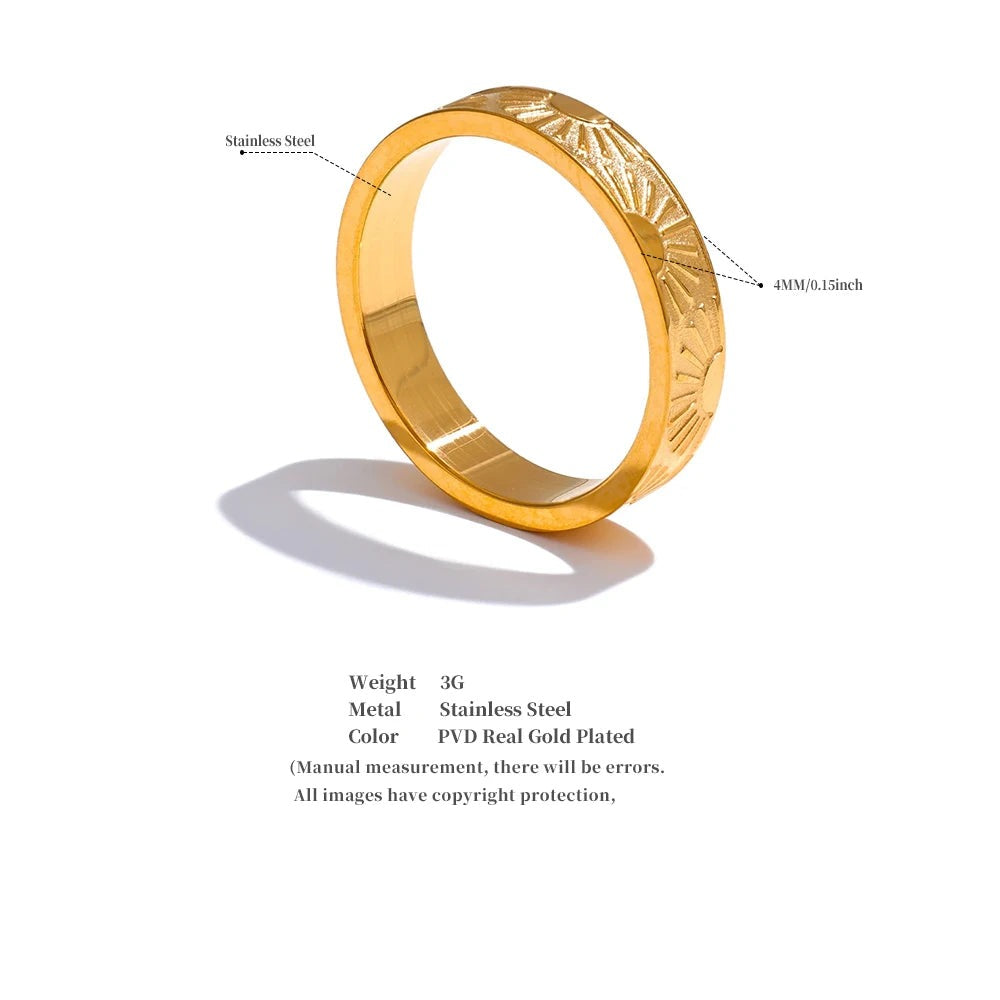 Sun minimalist geometric ring in 18K gold-plated stainless steel.