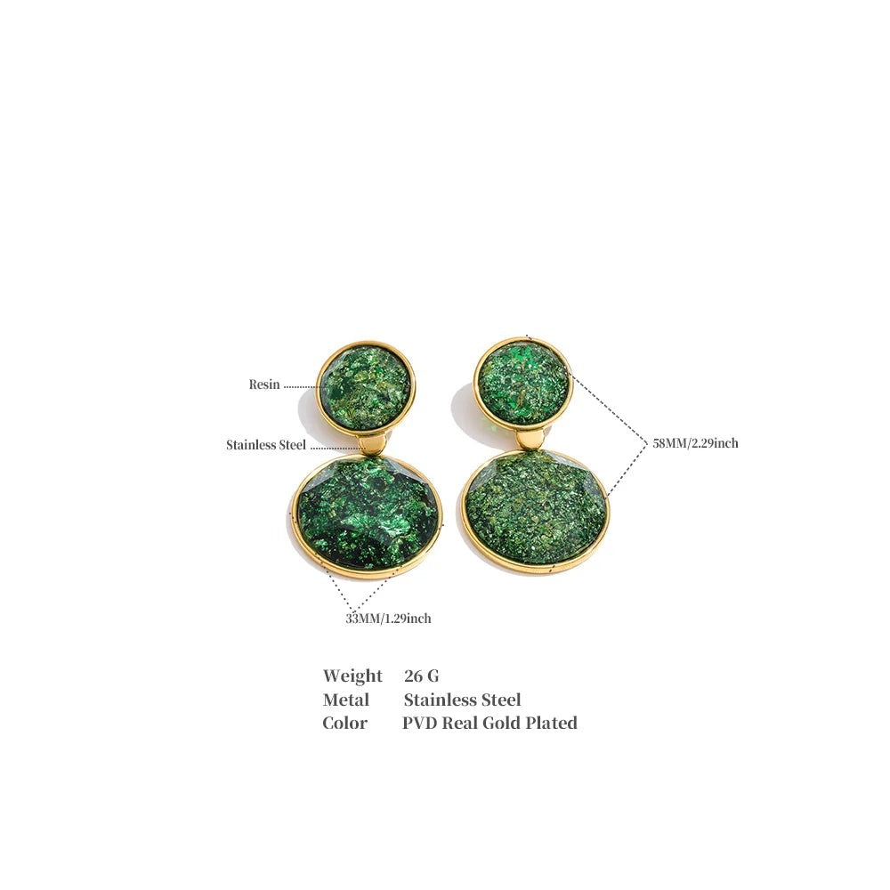 Resin geometric earrings in gold-plated stainless steel with resin.