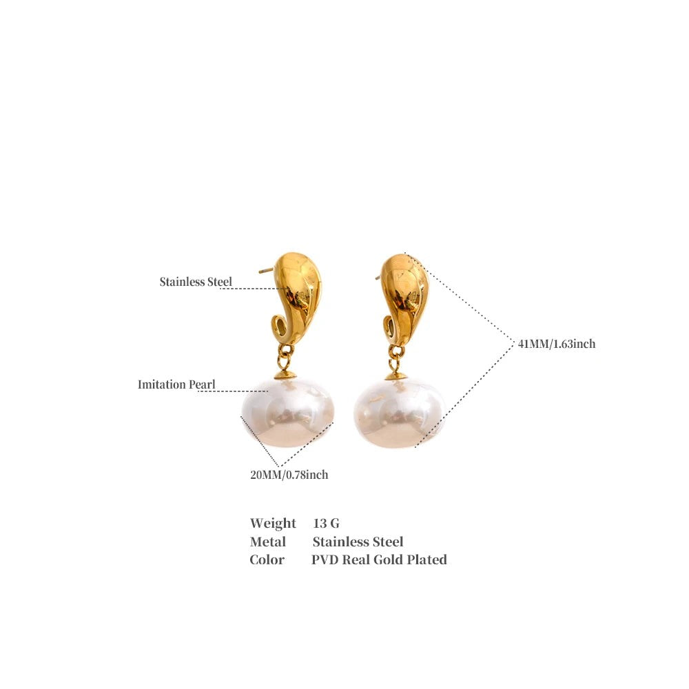 Pearl geometric earrings in gold-plated stainless steel with pearl.