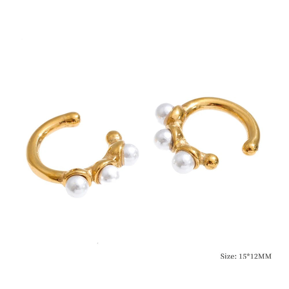 Geometric earrings in gold-plated stainless steel.