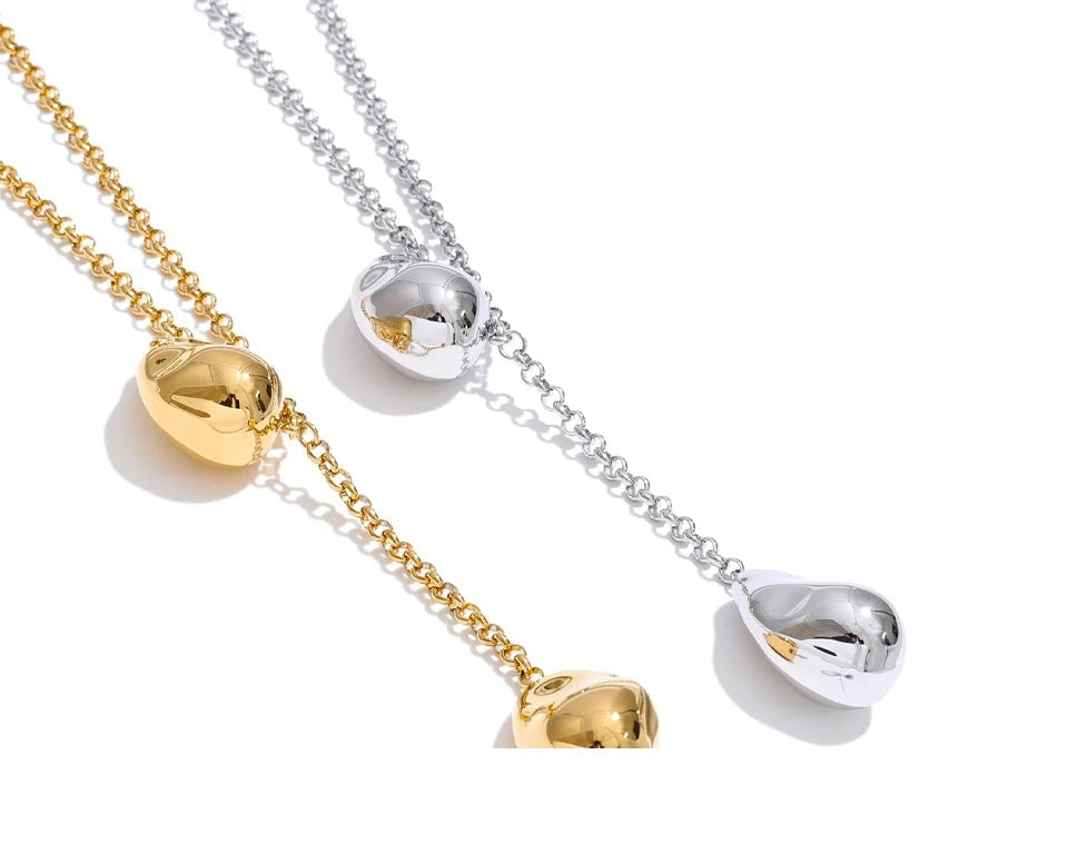 Geometric necklace in gold-plated stainless steel.