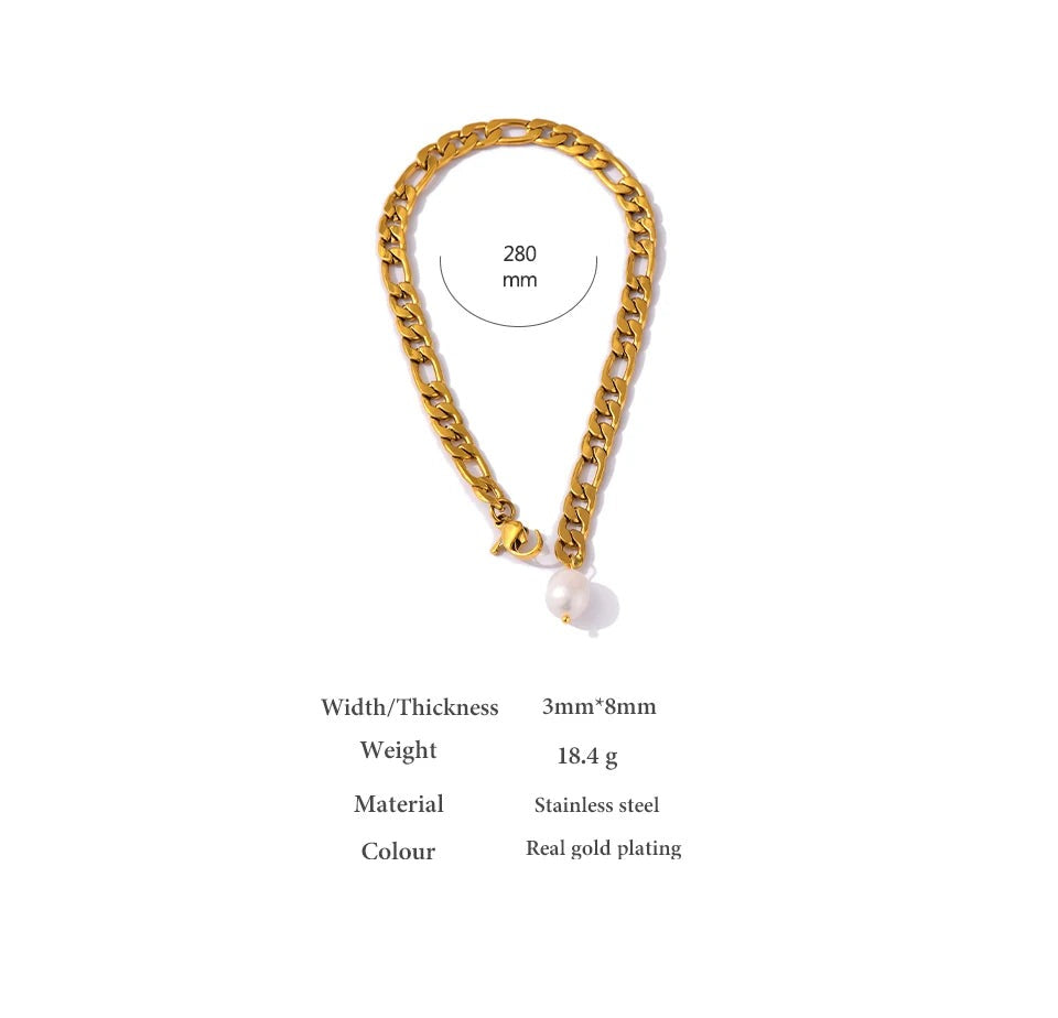 Freshwater pearl geometric chain necklace in gold-plated 316L stainless steel with freshwater pearl.