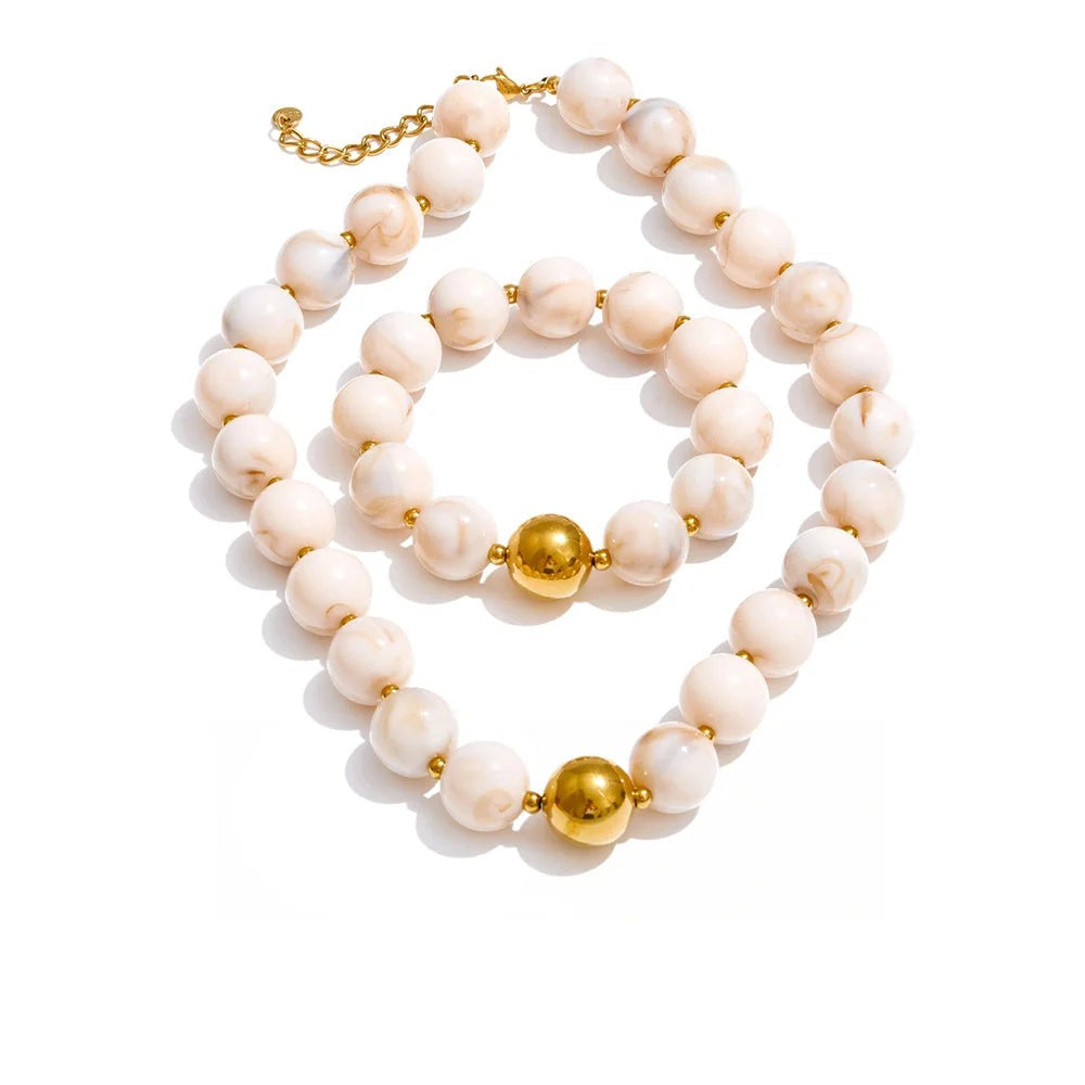 Gold-plated stainless steel necklace with resin beads.