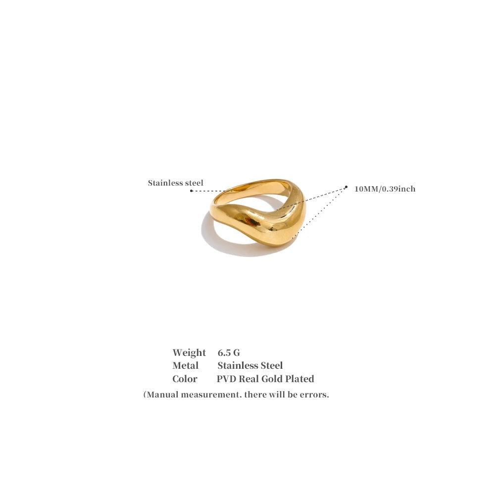 Minimalist geometric ring in 18K gold-plated stainless steel.