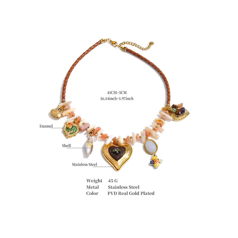 Shell heart flower necklace in gold-plated stainless steel with shell.