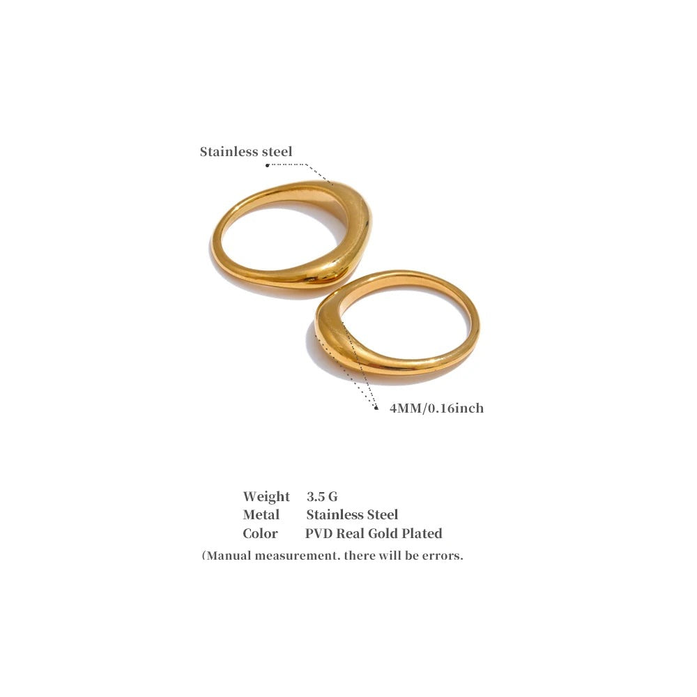 Hammered minimalist geometric ring in gold-plated stainless steel.