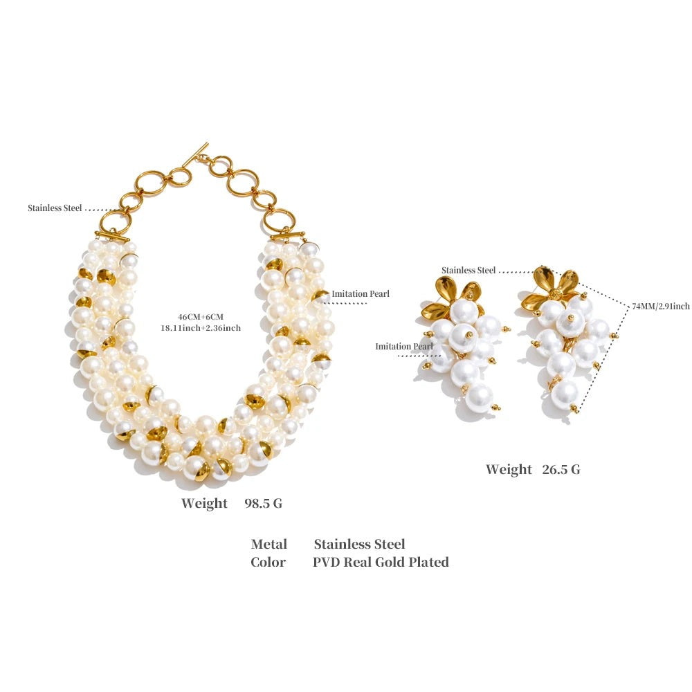 Pearl beaded geometric earrings in gold-plated stainless steel with pearl.