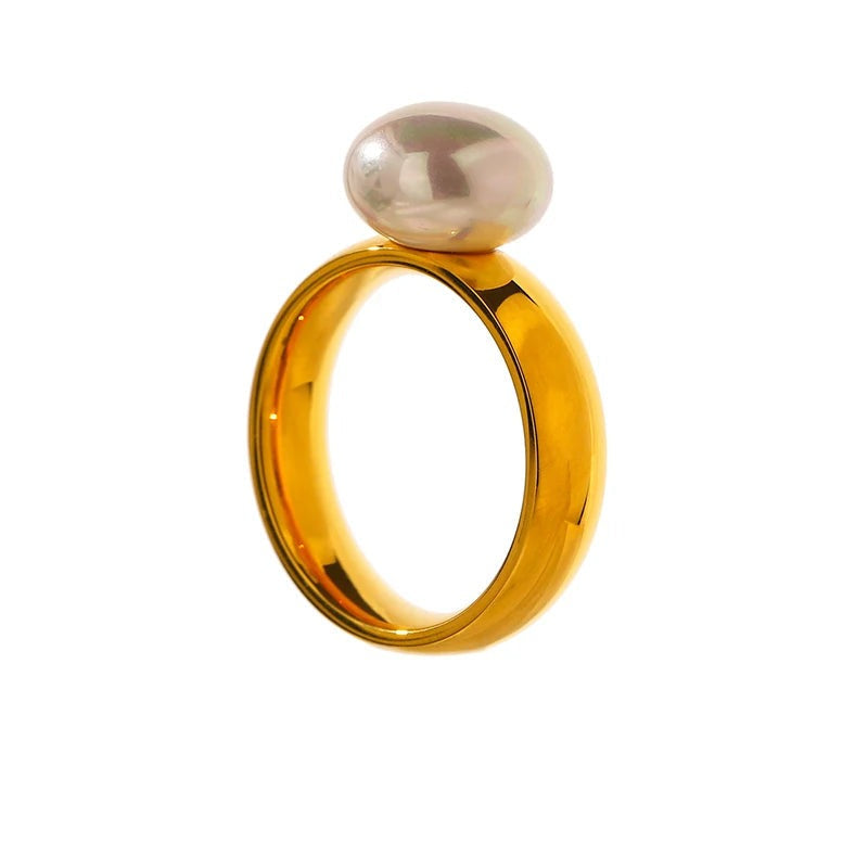 Gold-plated stainless steel ring with pearl and shell.