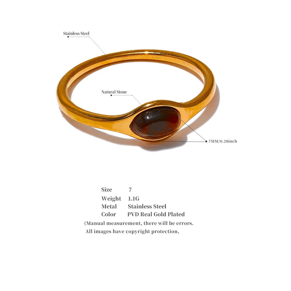 Natural stone geometric ring in 18K gold-plated stainless steel with natural stone.