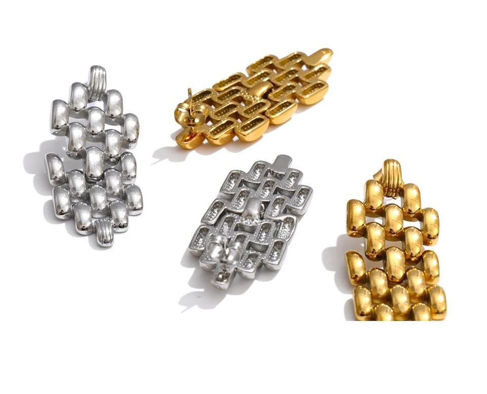 Geometric earrings in gold-plated stainless steel.