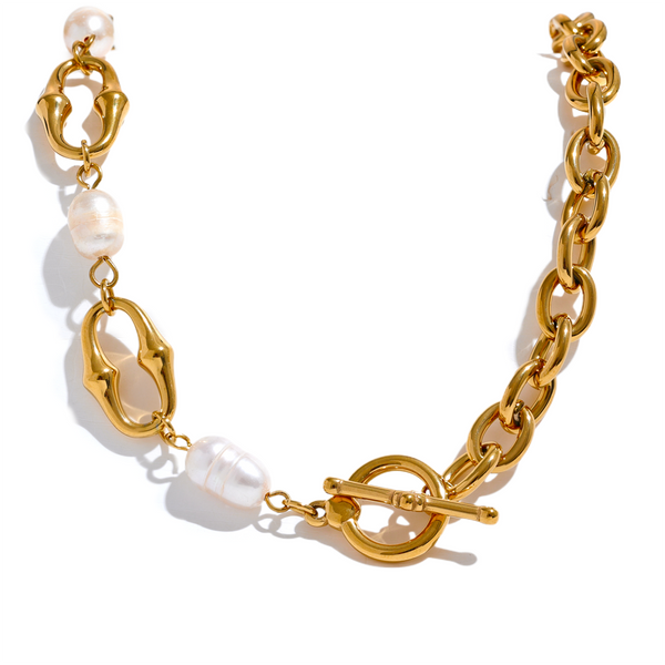 Gold-plated stainless steel necklace with freshwater pearl.