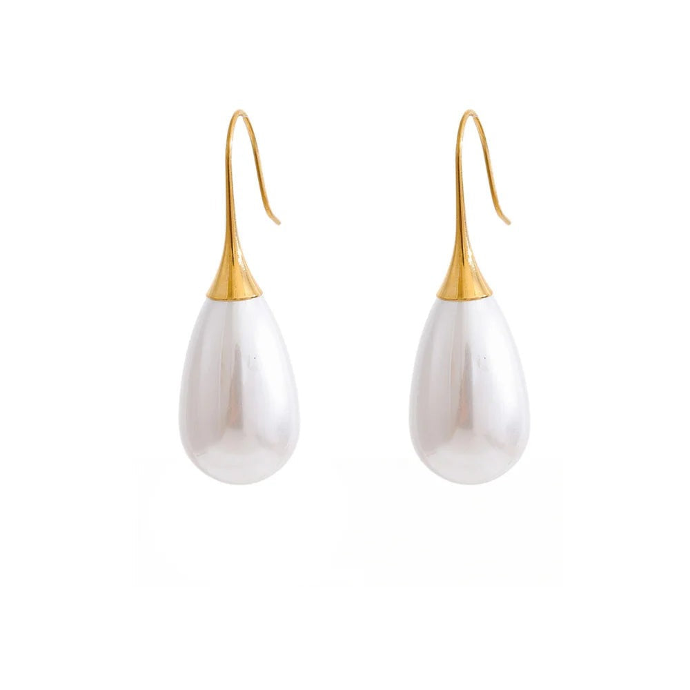 Gold-plated stainless steel earrings with pearl.