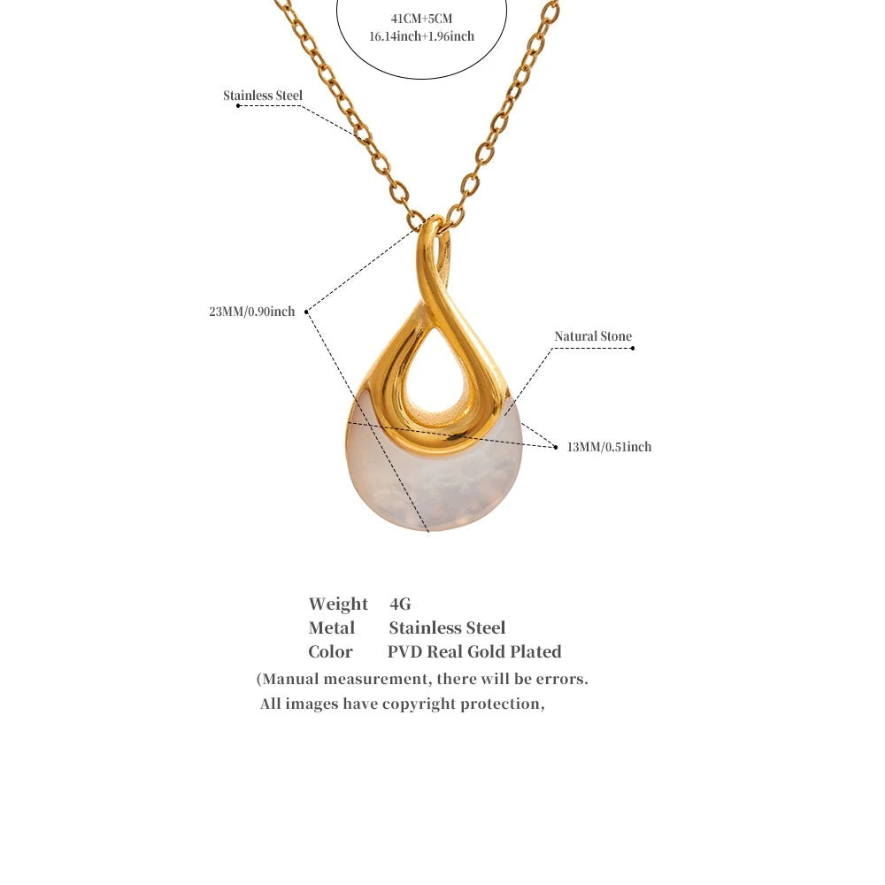 Shell natural stone geometric necklace in gold-plated stainless steel with natural stone and shell.