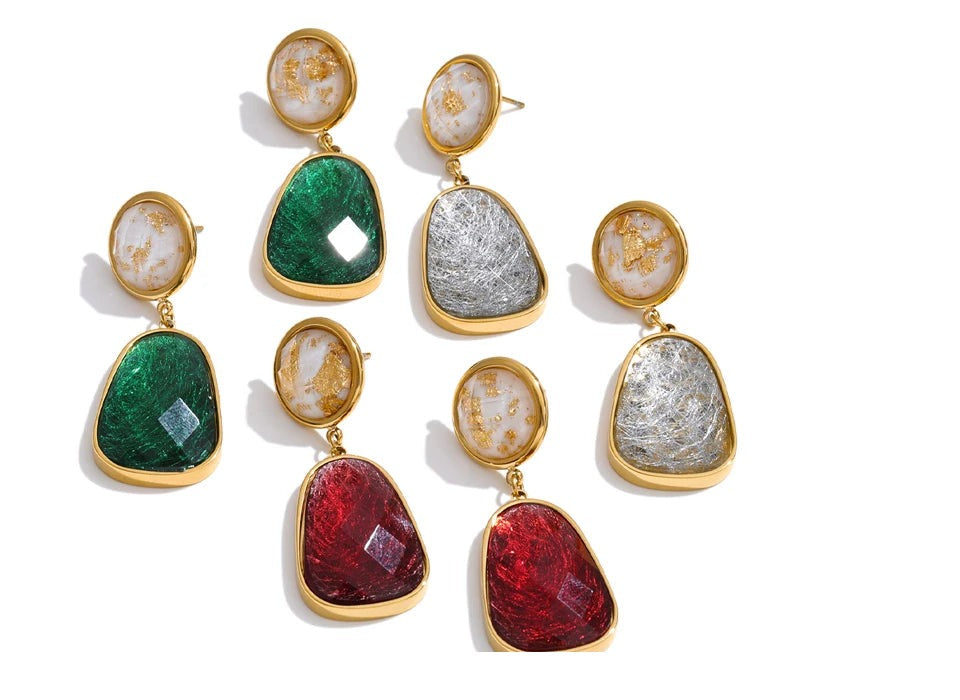 White resin multi-color earrings in gold-plated stainless steel with resin.