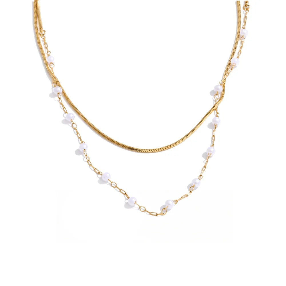 Gold-plated stainless steel necklace with pearl.