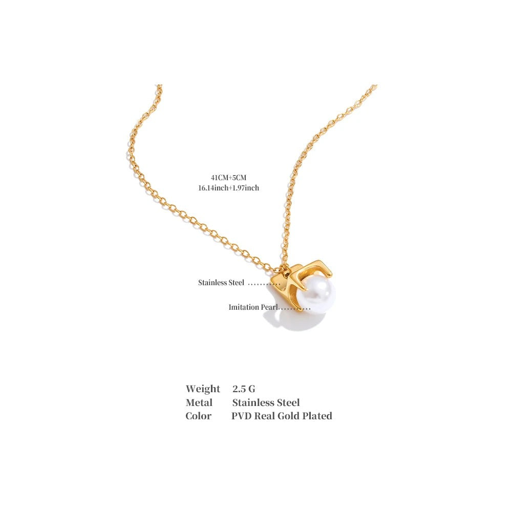 Pearl geometric necklace in gold-plated stainless steel with pearl.