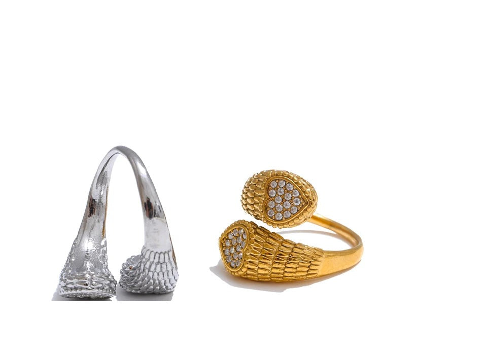 Cubic zirconia heart snake ring in gold-plated stainless steel with cubic zirconia.