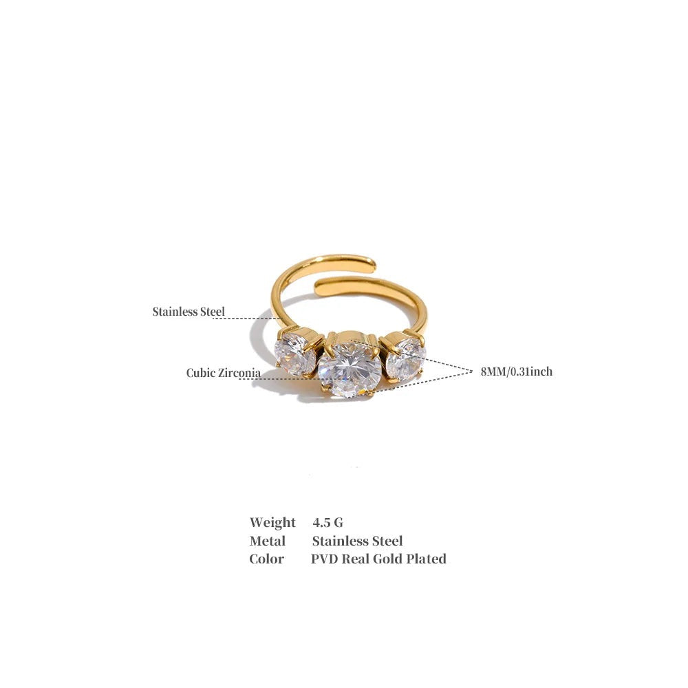 Cubic zirconia minimalist geometric ring in 18K gold-plated stainless steel with cubic zirconia.