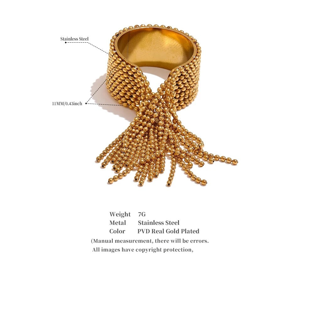Geometric chain ring in 18K gold-plated stainless steel.