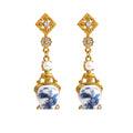 Resin flower geometric earrings in gold-plated stainless steel with resin.