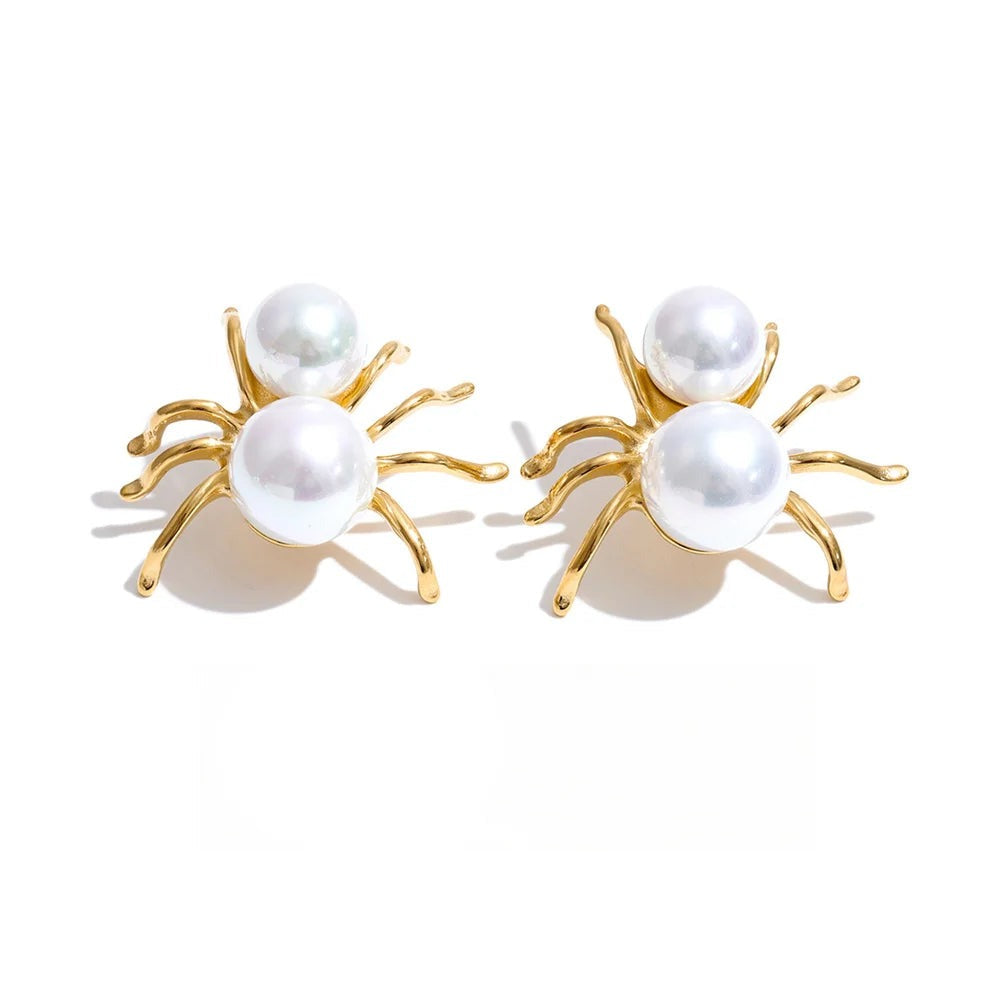 Gold-plated stainless steel earrings with pearls.