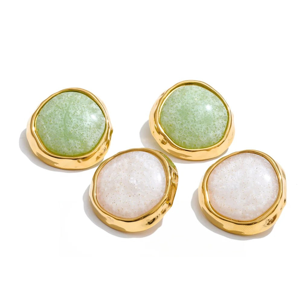 Gold-plated earrings with resin and acrylic stones in green and white.