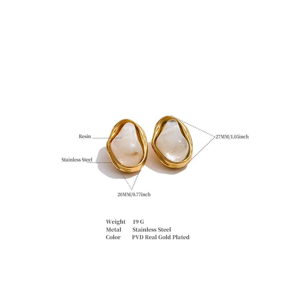 Resin acrylic geometric earrings in gold-plated stainless steel with resin and acrylic.