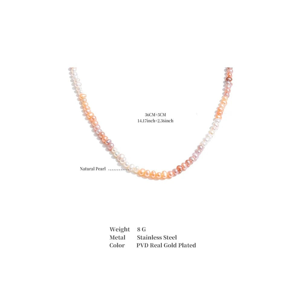 Freshwater pearl geometric necklace in gold-plated stainless steel with freshwater pearl.