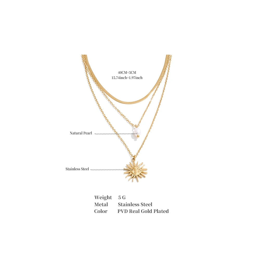 Freshwater pearl sun geometric necklace in gold-plated stainless steel with freshwater pearl.