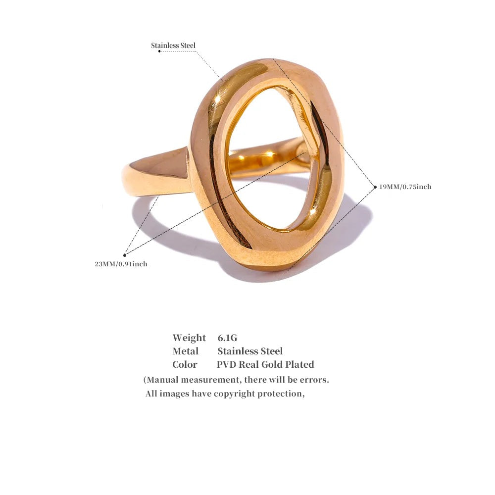 Minimalist geometric ring in 18K gold-plated stainless steel.