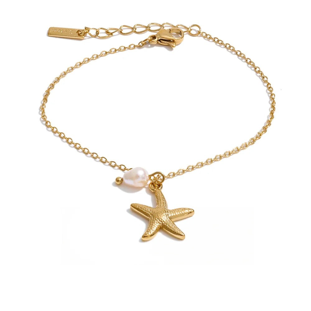 Gold-plated bracelet with freshwater pearl and starfish charm.