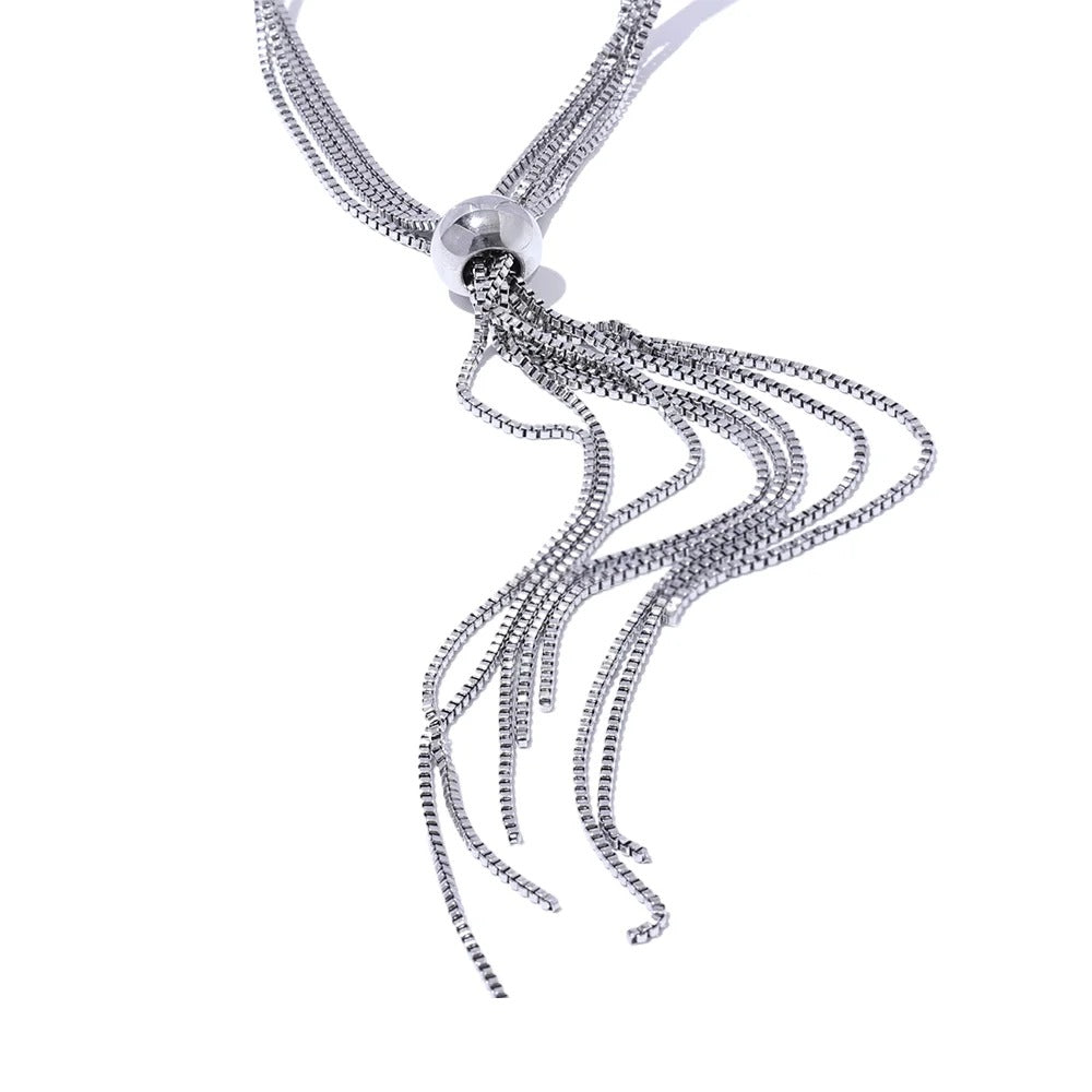 Geometric chain necklace in gold-plated stainless steel.