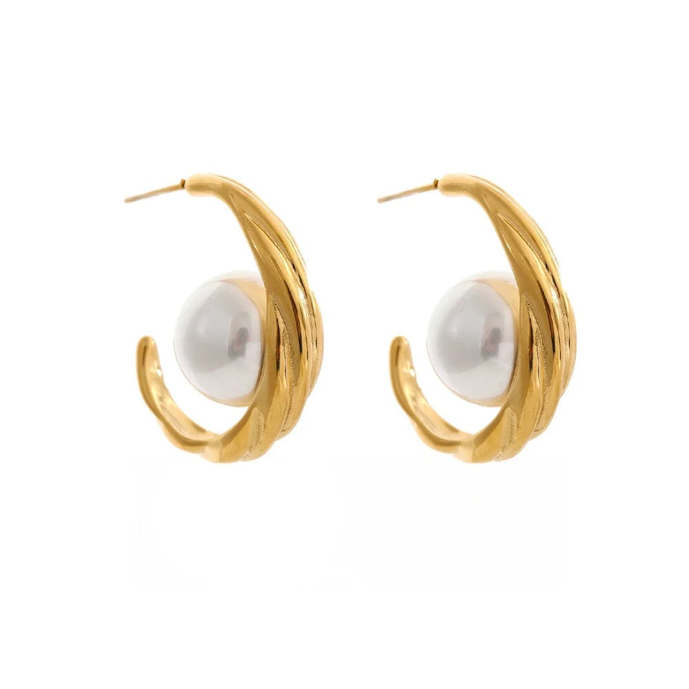 Gold-plated stainless steel earrings with pearl.
