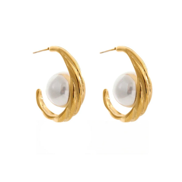 Gold-plated stainless steel earrings with pearl.