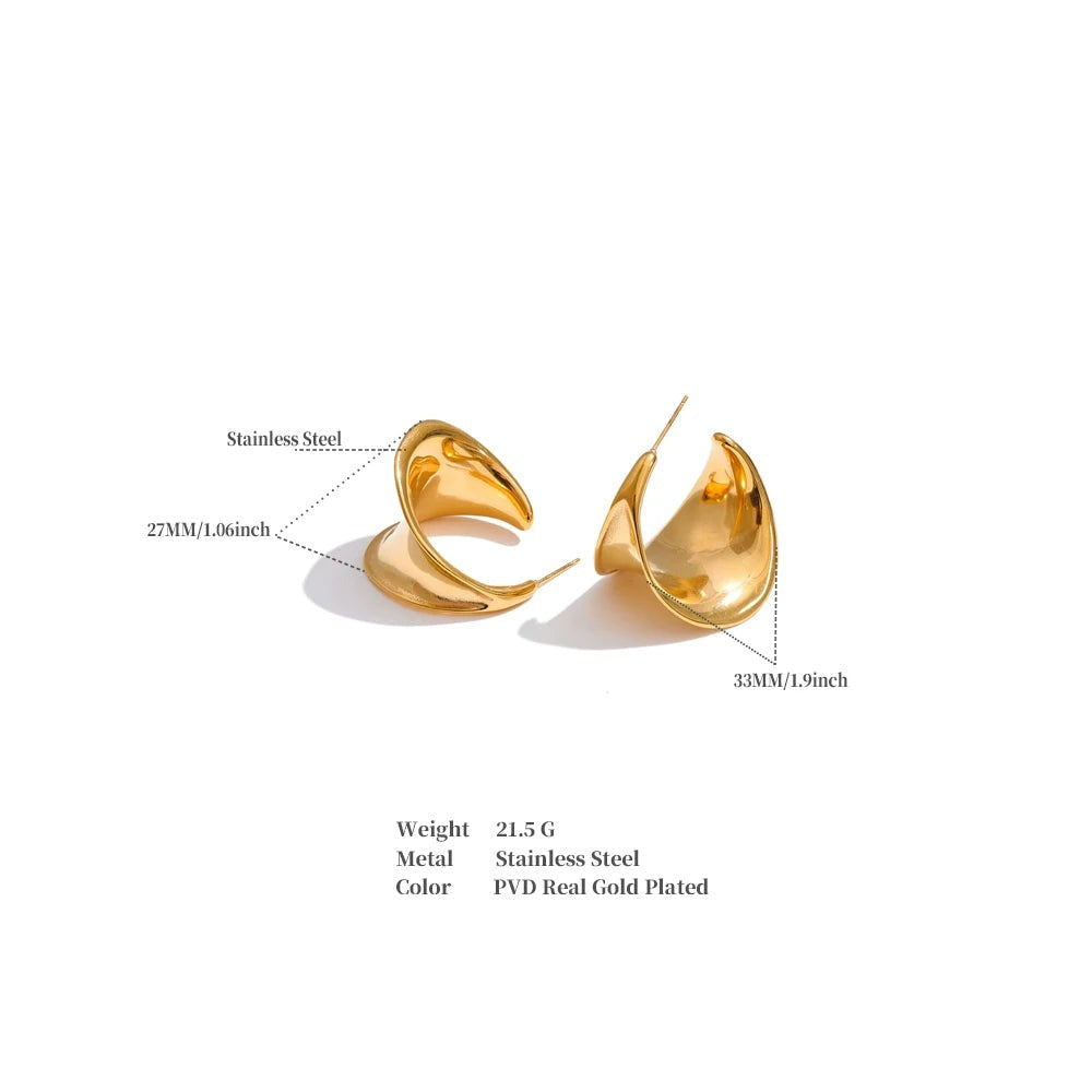 Geometric earrings in gold-plated stainless steel.
