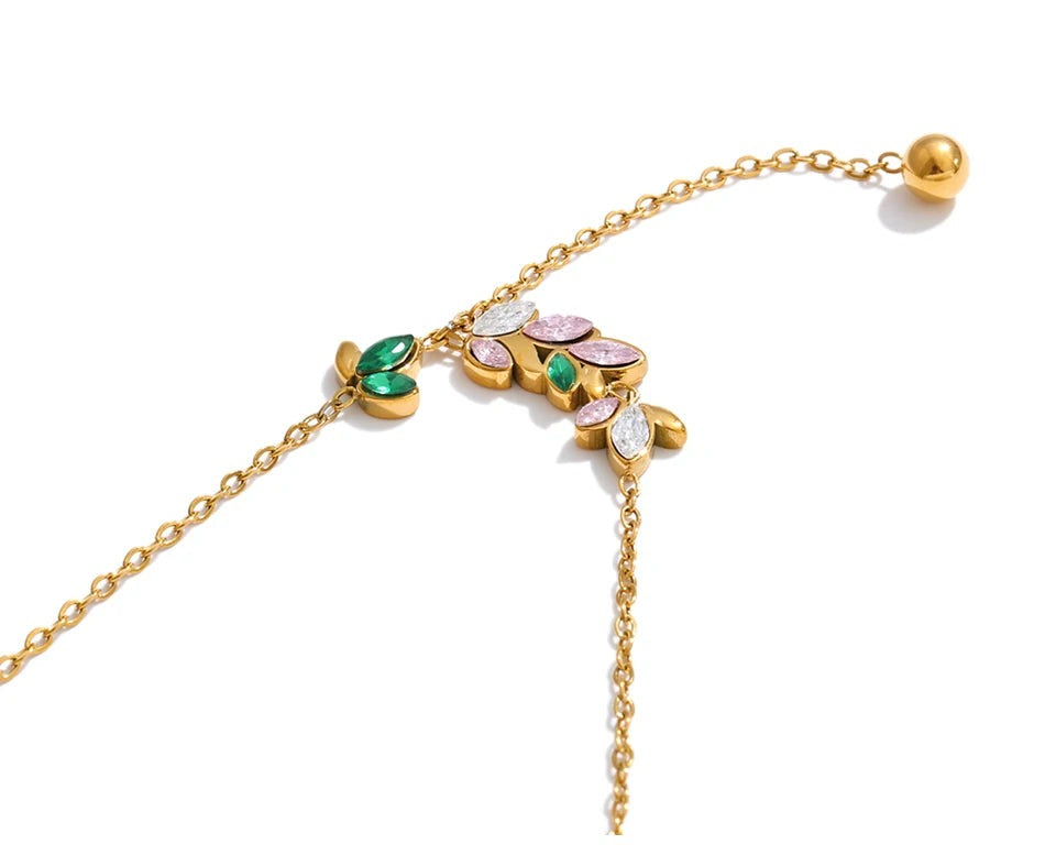 Cubic zirconia necklace in gold-plated stainless steel with cubic zirconia.