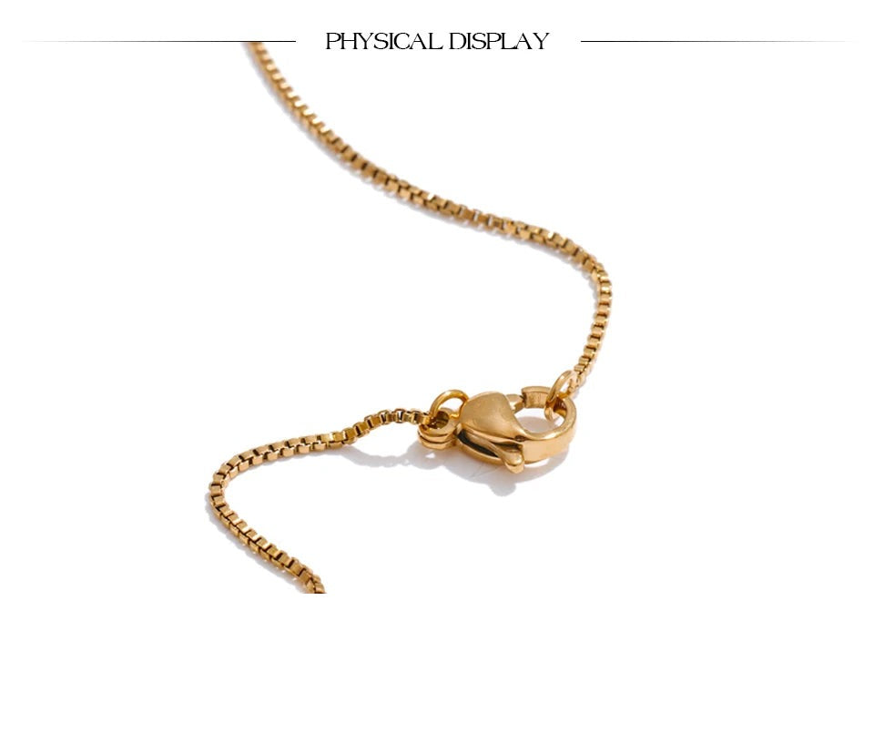 White natural stone geometric necklace in gold-plated stainless steel with natural stone.