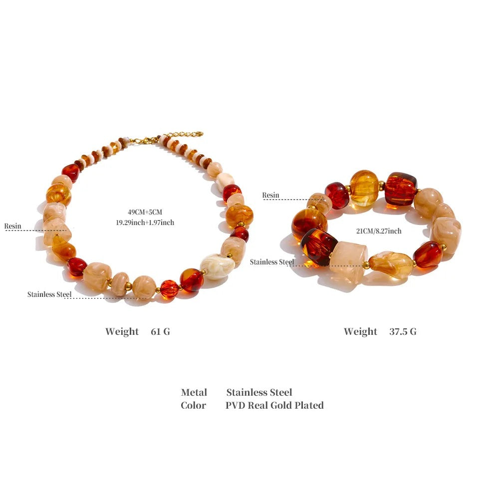 Resin acrylic beaded necklace in gold-plated stainless steel with resin and acrylic.