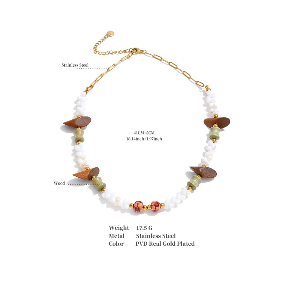 Shell beaded geometric necklace in gold-plated stainless steel with shell.