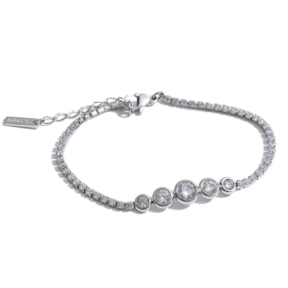 Cubic zirconia geometric chain necklace in gold-plated stainless steel with cubic zirconia.