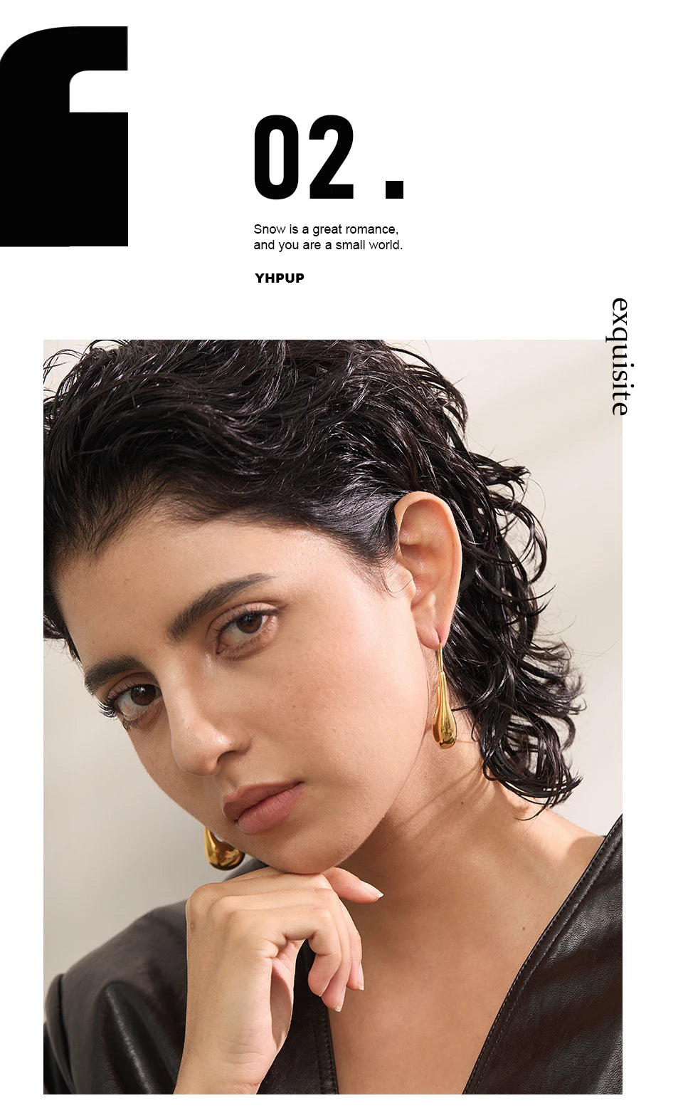 Geometric earrings in gold-plated stainless steel.