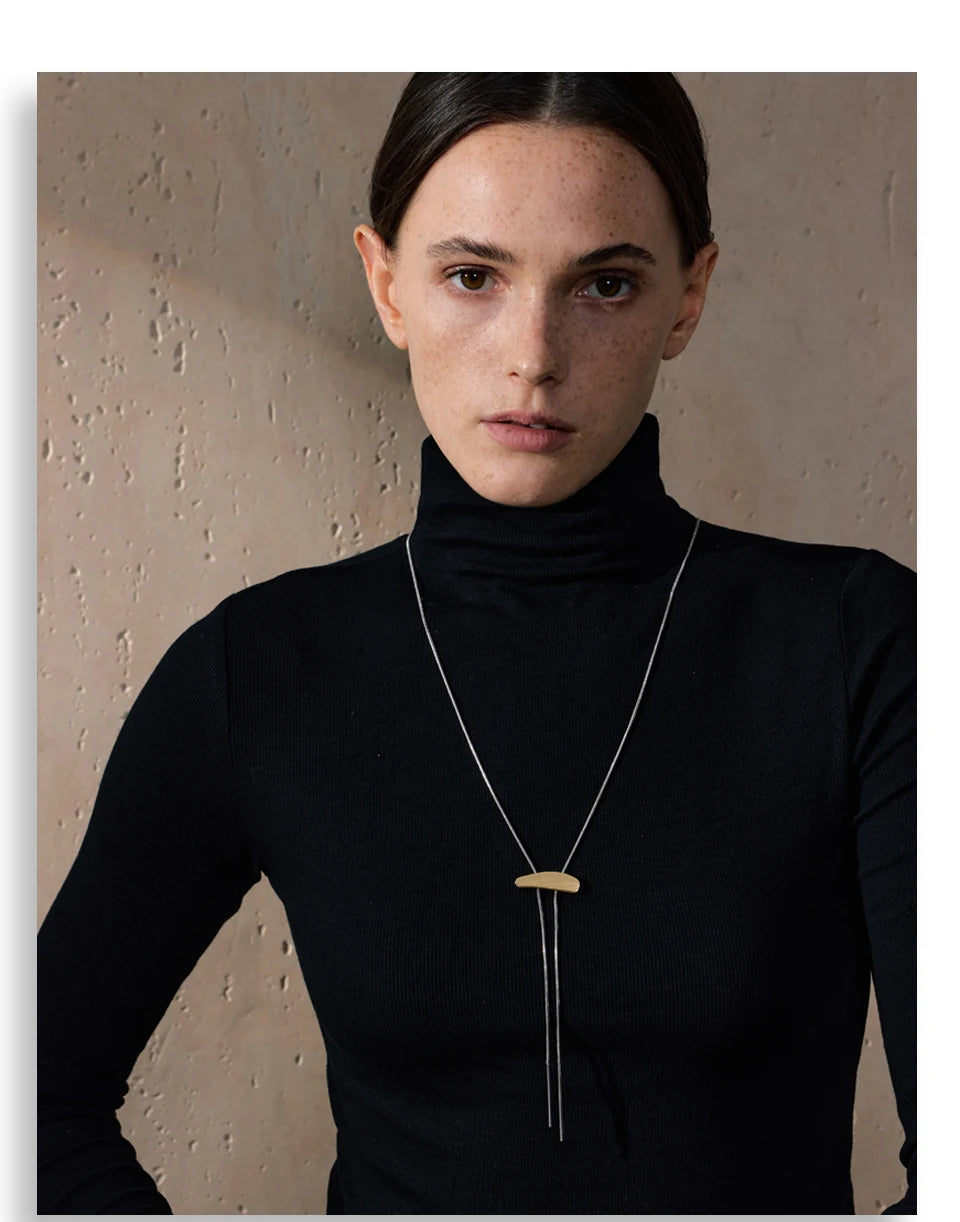 Geometric chain necklace in gold-plated 316L stainless steel.
