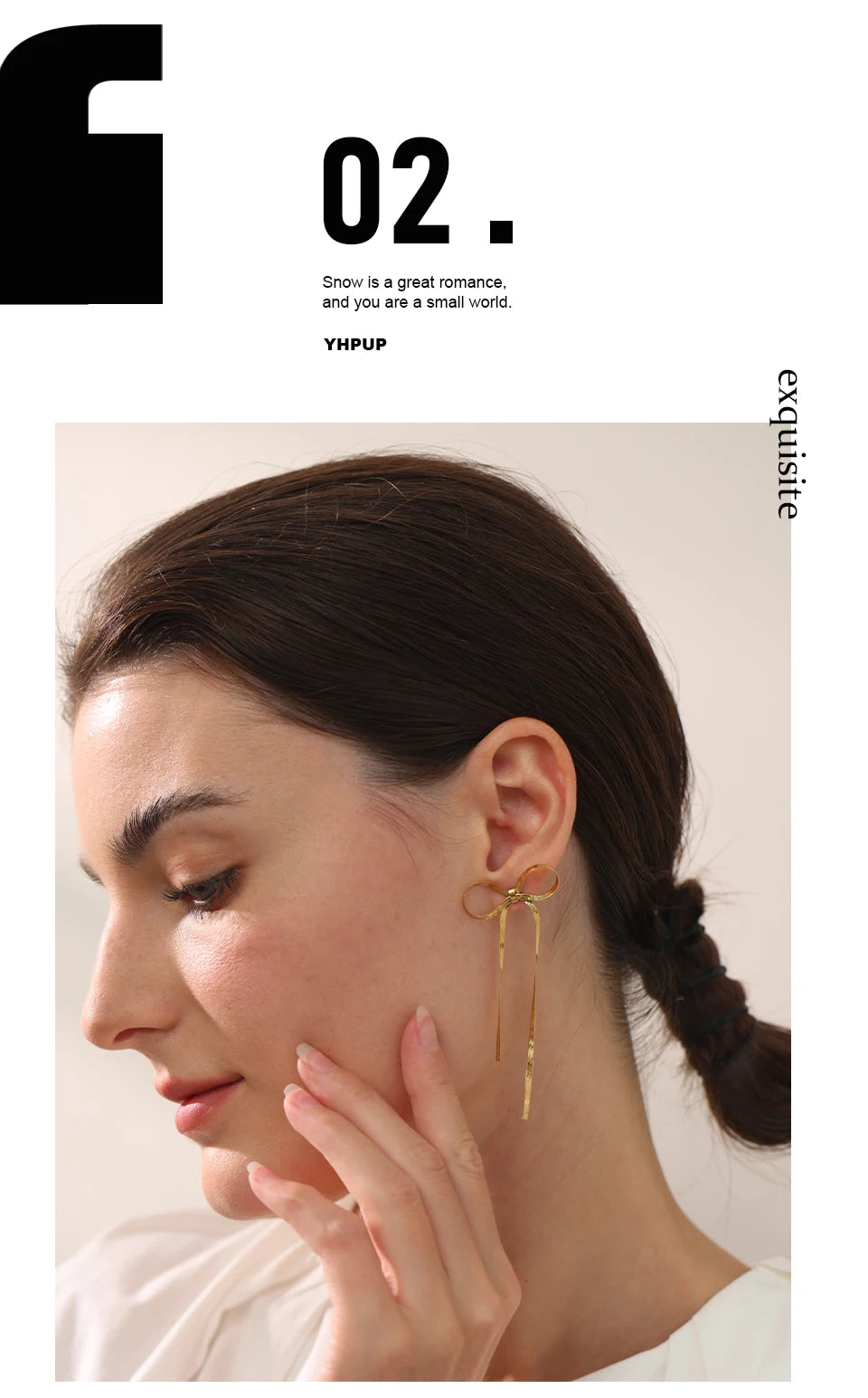 Bow chain earrings in gold-plated stainless steel.
