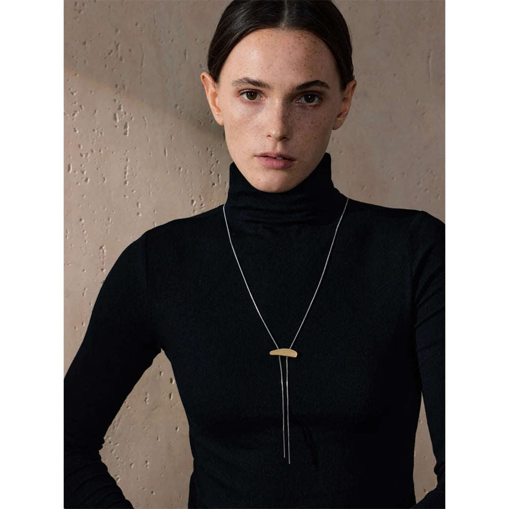 Geometric chain necklace in gold-plated 316L stainless steel.