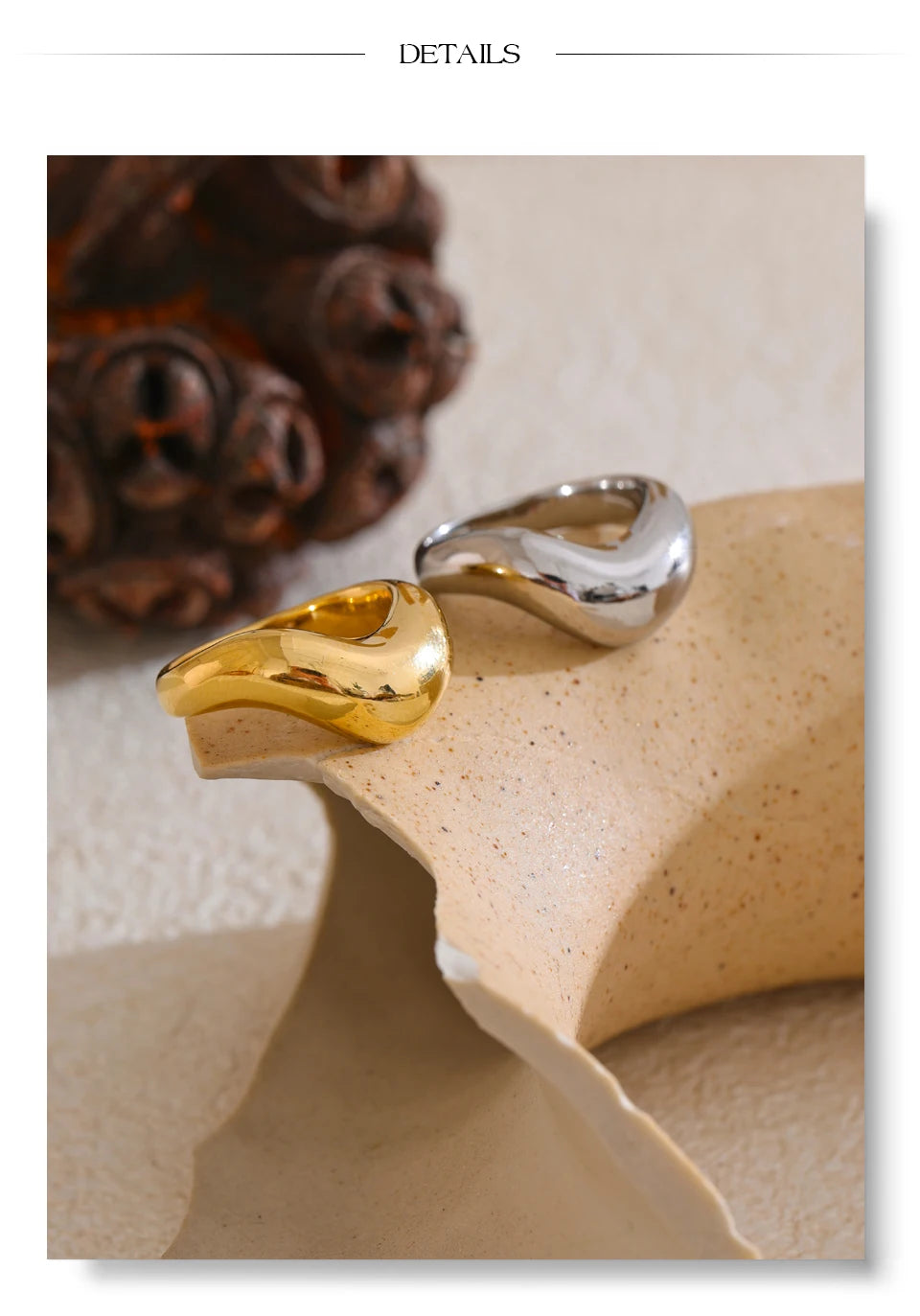 Minimalist geometric ring in 18K gold-plated stainless steel.