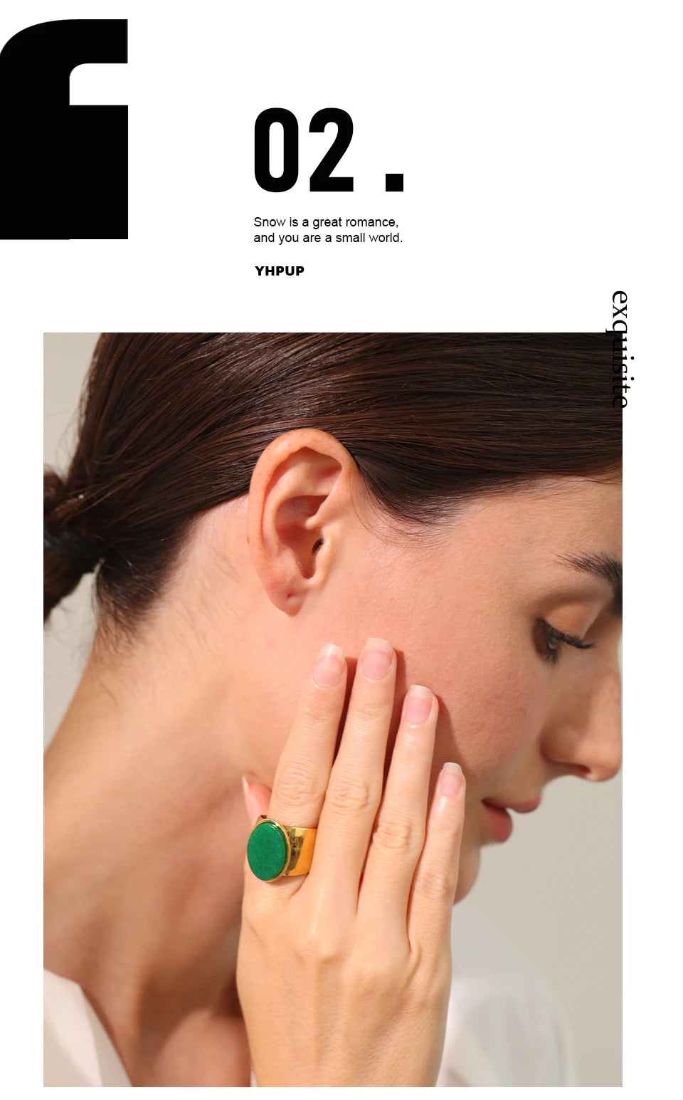 Natural stone geometric ring in gold-plated stainless steel with natural stone.