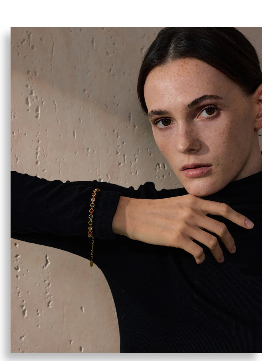 Cubic zirconia multi-color geometric necklace in gold-plated stainless steel with cubic zirconia.