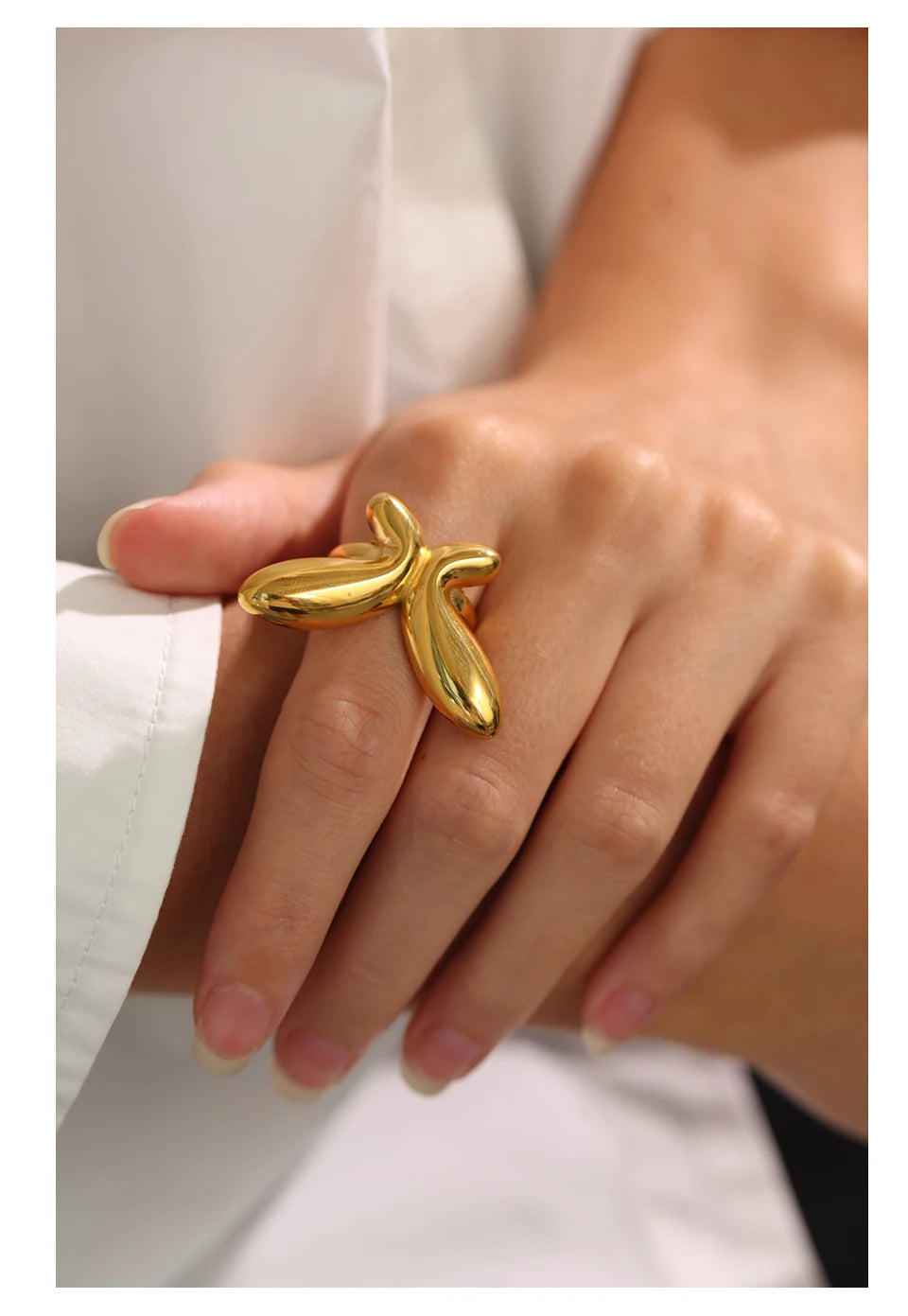 Butterfly minimalist geometric ring in 18K gold-plated 316L stainless steel.