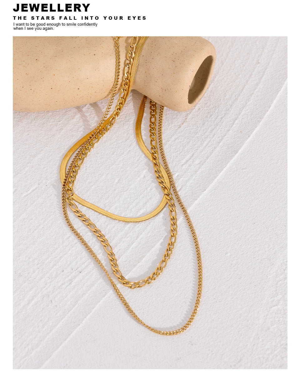 Geometric chain layered necklace in gold-plated stainless steel.